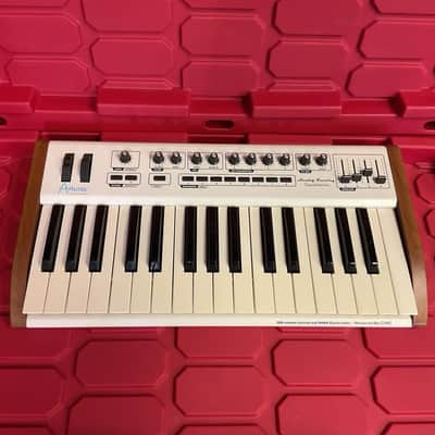 Arturia Factory Experience 32 Key Universal MIDI Controller Keyboard image 1