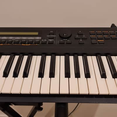 Roland XP-30 61-Key 64-Voice Expandable Synthesizer 1999 - 2004 - Black image 3