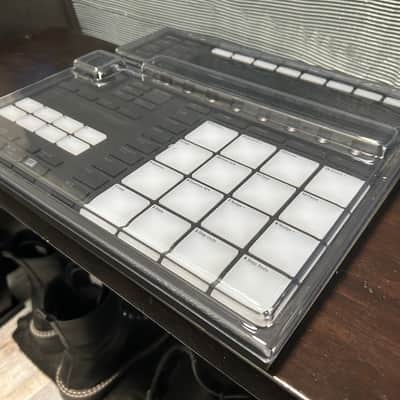 Native Instruments Maschine MKIII 2020swith decksaver- Black image 6