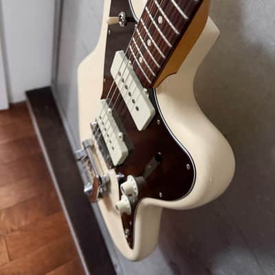 Fender Limited Edition American Special Jazzmaster with Bigsby Vibrato 2016 - Olympic White image 3