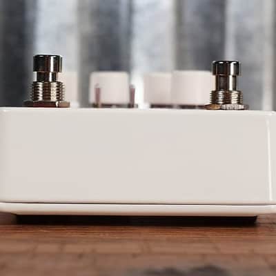 Electro-Harmonix EHX Blurst Modulated Filter Guitar Effect Pedal image 3