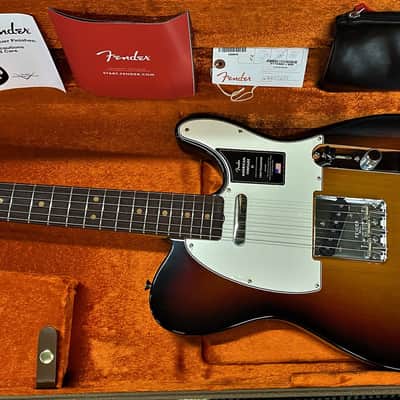 Fender American Vintage II '63 Telecaster 2022 - Present - 3-Color Sunburst image 4