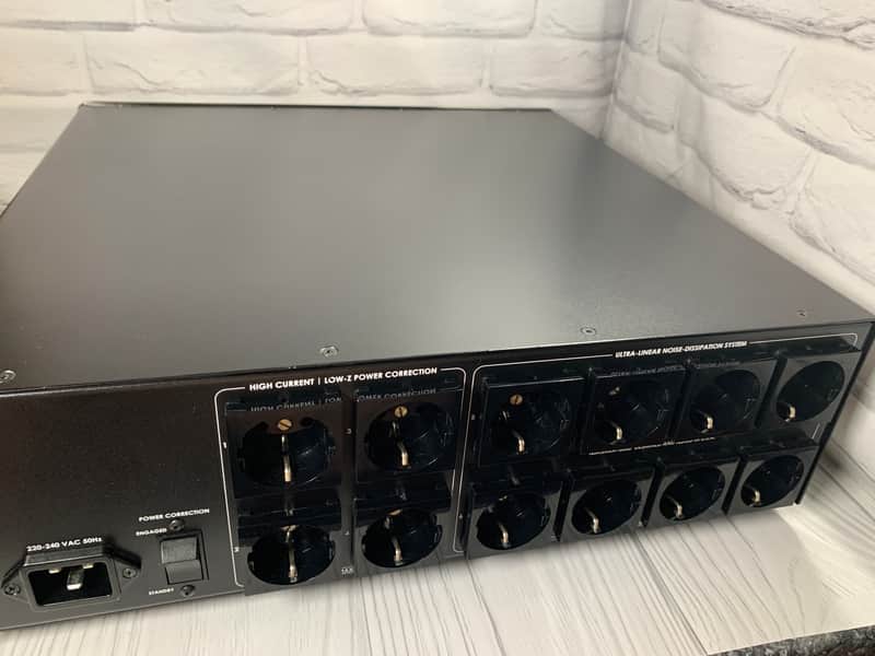 AudioQuest Niagara 5000 Power Conditioner image 1