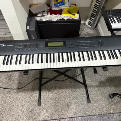 Roland D-70 76-Key Super LA Synthesizer 1990 - 1994 - Black