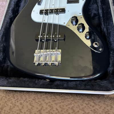 Fender Vintera III Early '70s Jazz Bass 2025 - Present - Black image 4