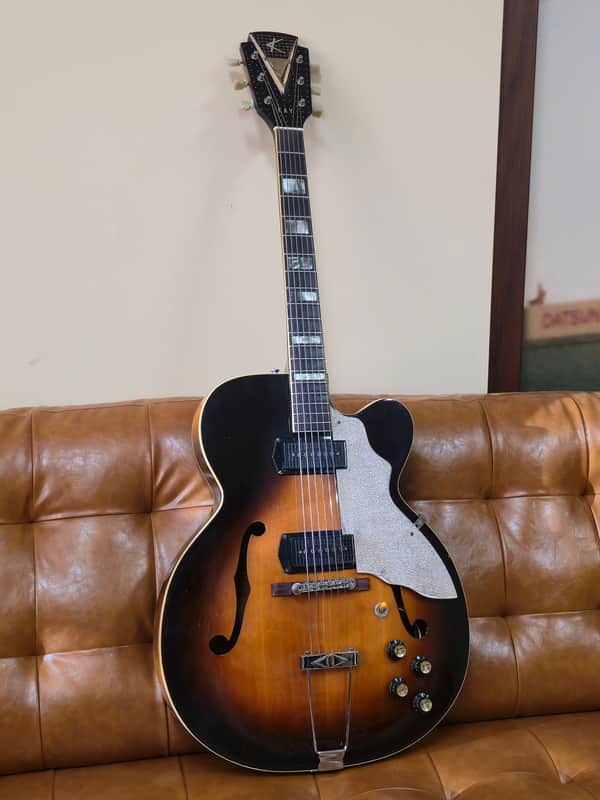 Kay K8990 Upbeat 50s-60s w/case image 1