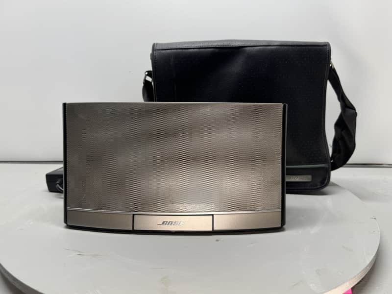 Bose SoundDock Portable Digital Music System iPod Dock Speaker w Bag image 1