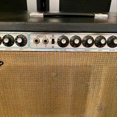 Fender Vibrosonic Reverb 2-Channel 100-Watt 1x15" Guitar Combo Silverface 1976 image 4
