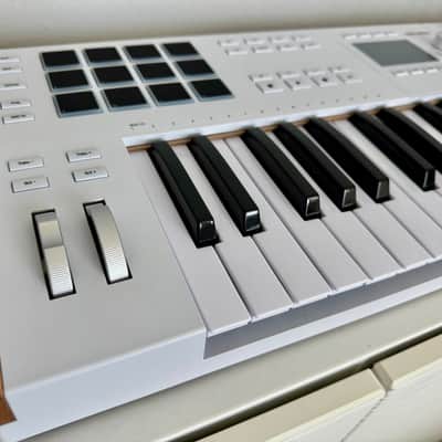 Arturia KeyLab 49 MkIII MIDI Controller 2024 - Present - White image 1