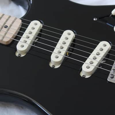 2006 Fender Stratocaster No Pickguard FSR Limited Edition 60th Diamond Anniversary Guitar - Black image 7
