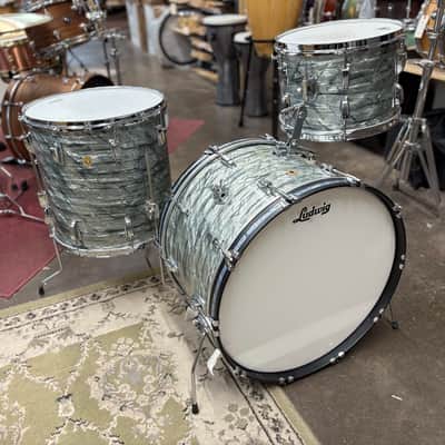 Ludwig 13-16-22 "Super Classic" 1960s - Sky Blue Pearl image 4