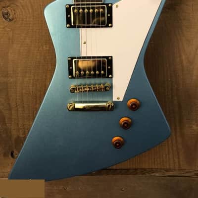 Cozart Explorer-Style Electric Guitar Metallic Pelham Blue w/ Tweed HSC image 1