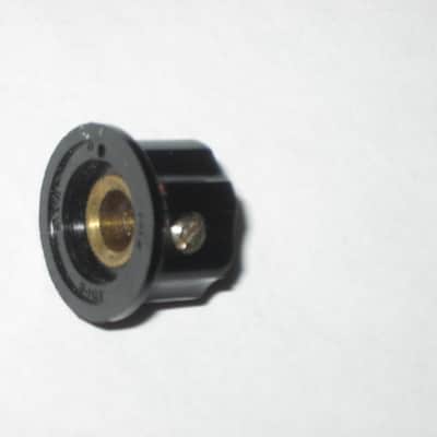 ONE used Toya B-1122 Vintage Boss Pedal Replacement KNOB, JAPAN, 1980s, fits split shaft pot - for OD1,DM2,PH1,CE2&more [NO pot/NO pedal(s)] black hard plastic, top side has silver colored reflector, 1 set screw, center under-side is brass color metal image 8