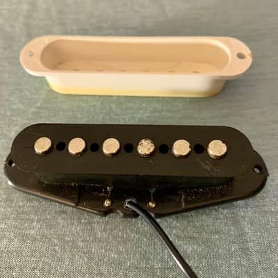 Single Coil Pickup with Aged Cover, with Screws and Springs (Aged White) image 5