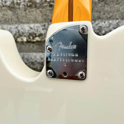Fender American Professional II Telecaster® Rosewood Fingerboard, Olympic White 2022 image 12