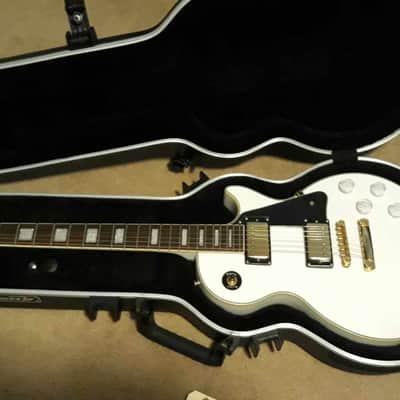 Epiphone Les Paul Custom Pro 2004 Alpine White with SKB TSA hard case image 1
