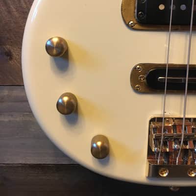 Yamaha BB1600 Left Handed Cream Wht. image 3