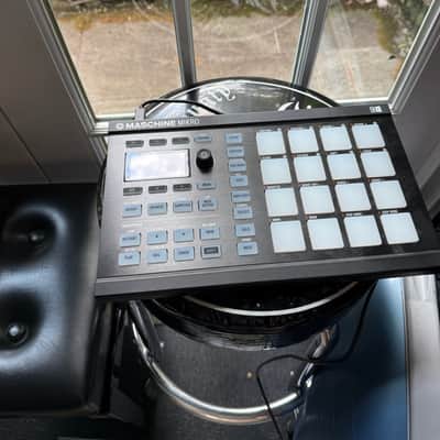 Native Instruments Maschine Mikro 2010s - Black image 3