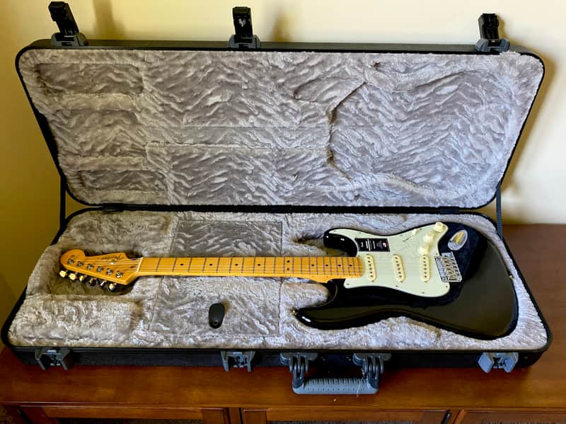 Fender American Professional II Stratocaster with Maple Fretboard 2023 Black