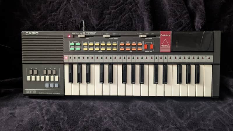 Casio MT-18 Casiotone 32-Key Synthesizer 1985 - 1988 - Black image 1