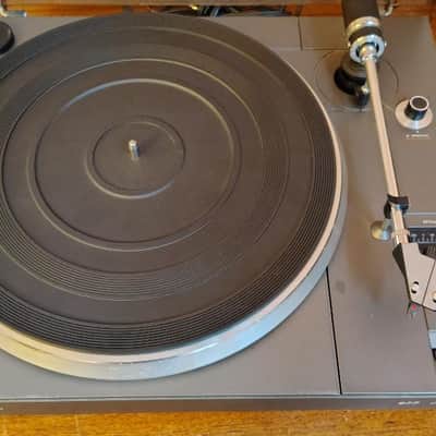 Philips 677 turntable in very good condition serviced - 1970's image 1