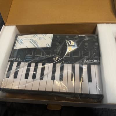 Arturia MiniLab MKII 25-Key MIDI Controller 2017 - 2021 - Black image 3