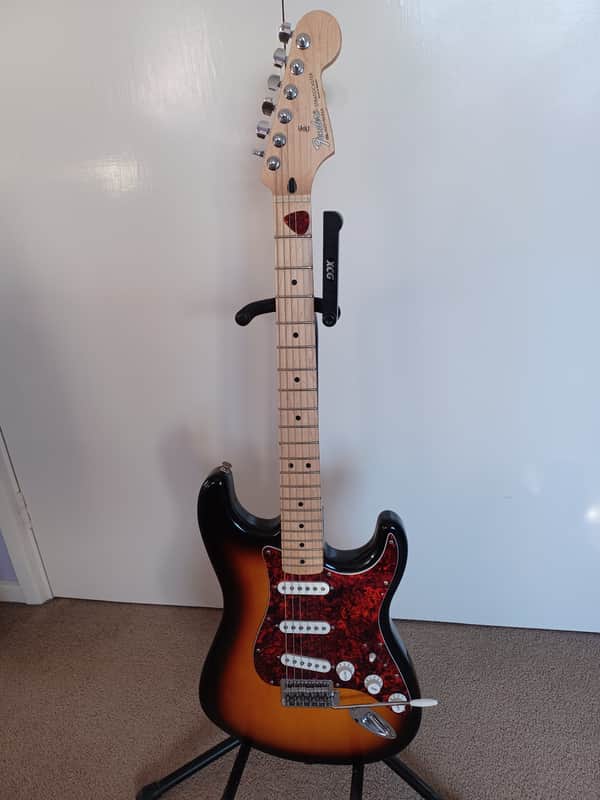 Fender Standard Stratocaster with Maple Fretboard 1998 - 2005 - Brown Sunburst image 1