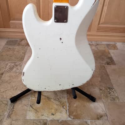 Fender Classic 60s Jazz. Heavy Relic 2018 Vintage White Relic Nitros Cellulose Lacquer. Beautiful Checking. image 11