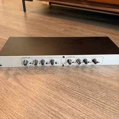 dbx 223s Stereo 2-Way/Mono 3-Way Crossover 2010s - Silver image 1