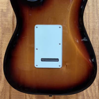Fender Player Stratocaster with Maple Fretboard 2022 - 3-Color Sunburst image 4