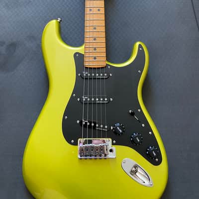 Fender American Ultra II Stratocaster with Maple Fretboard 2024 - Present - Solar Flare image 2