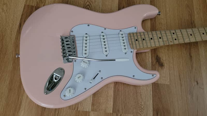 RNC Customs Stratocaster SSS 2026 - Flamingo image 1