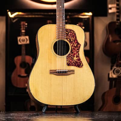 1970-1975 Gibson J-50 Deluxe natural image 2