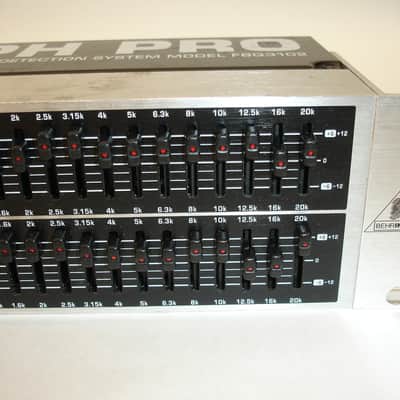 Behringer FBQ3102 ULTRAGRAPH PRO 31-Band Stereo Graphic Equalizer w/ FBQ Feedback Detection System image 7