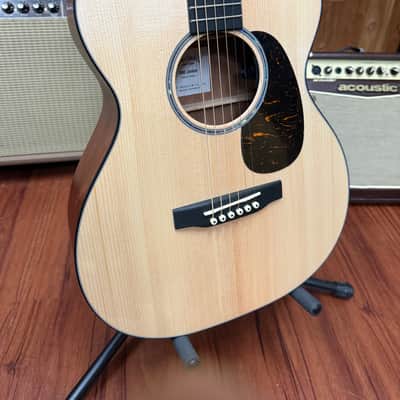 Martin 000C JR-E Junior Series Acoustic Electric Guitar- Natural- w/soft bag. New! image 4