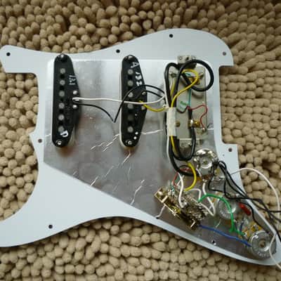 Genuine Fender Stratocaster 2018 Player Series HSS Loaded Pickguard image 2