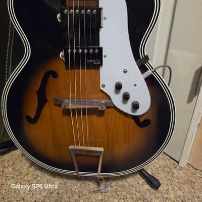 Harmony H1215 Archtone 1944 - 1971 - Dark Brown Sunburst image 3