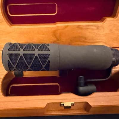 Earthworks SV33 Large Diaphragm Cardioid Condenser Microphone 2010s - Black image 3