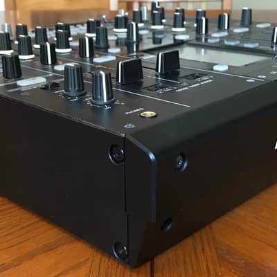 Pioneer DJM-2000 w/ Flight Case image 2