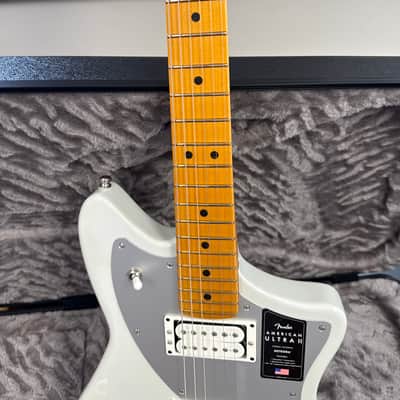 Fender American Ultra II Meteora with Maple Fretboard 2024 - Present - Avalanche image 4