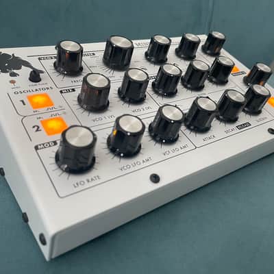 Moog Minitaur - Limited Edition White - White