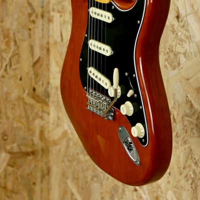2023 Fender American Vintage II 1973 Stratocaster in Mocha + Original hardcase - Pre-owned image 6