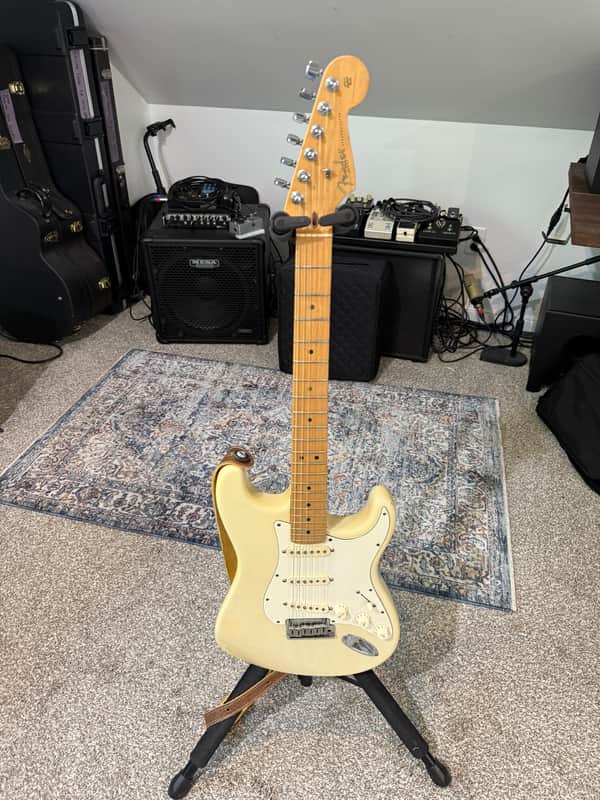 Fender Stratocaster 2001 - American Standard Yellow Maple Neck image 1