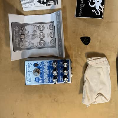 EarthQuaker Devices Sea Machine Super Chorus V2 2015 - 2017 - Silver / Blue Print image 4