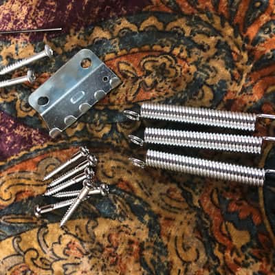SGM Left handed Fender style Tremolo Assembly - Chrome image 5
