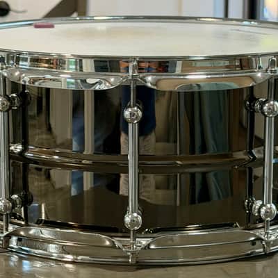 Ludwig LU6514C Universal Brass 6.5x14" Snare Drum with Triple Flange Hoops 2022 - Present - Black Nickel over Brass with Chrome Hardware image 5