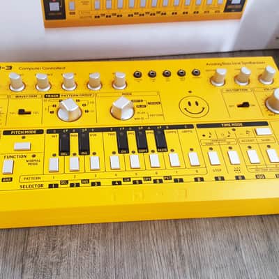 Behringer TD-3 Analog Bass Line Synthesizer 2019 - Present - Amber image 3