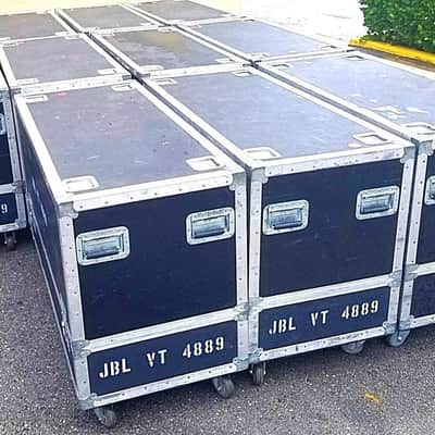 JBL VERTEC 4889 FULL SIZE 3 WAY LINE ARRAY SPEAKERS W/CASE AND COVER (LOT OF 2) image 1