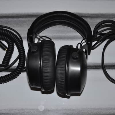 Beyerdynamic DT 1770 Pro Closed-Back Studio Headphones image 1