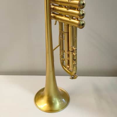 Trompeta Bach Stradivarius 43 lacado mate en perfecto estado image 16